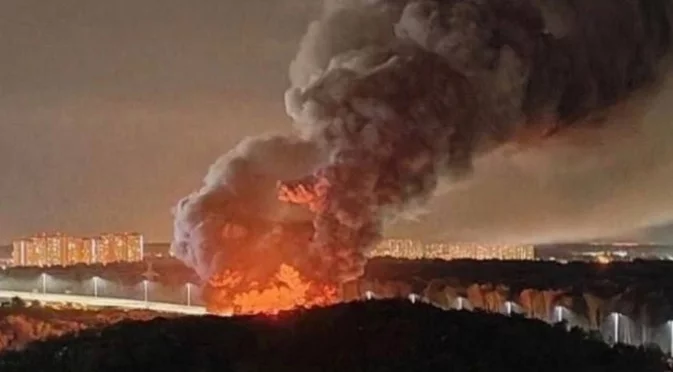 Взривове и пожари разтърсиха Подмосковието и Башкирия (ВИДЕО)