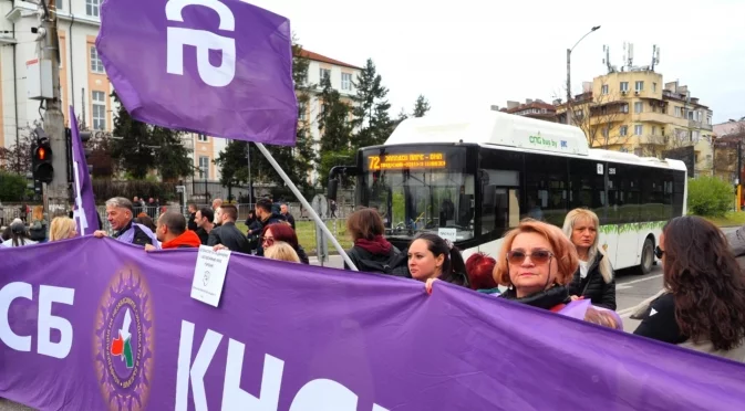 Протестът продължава: София е без наземен градски транспорт, движи се само метрото
