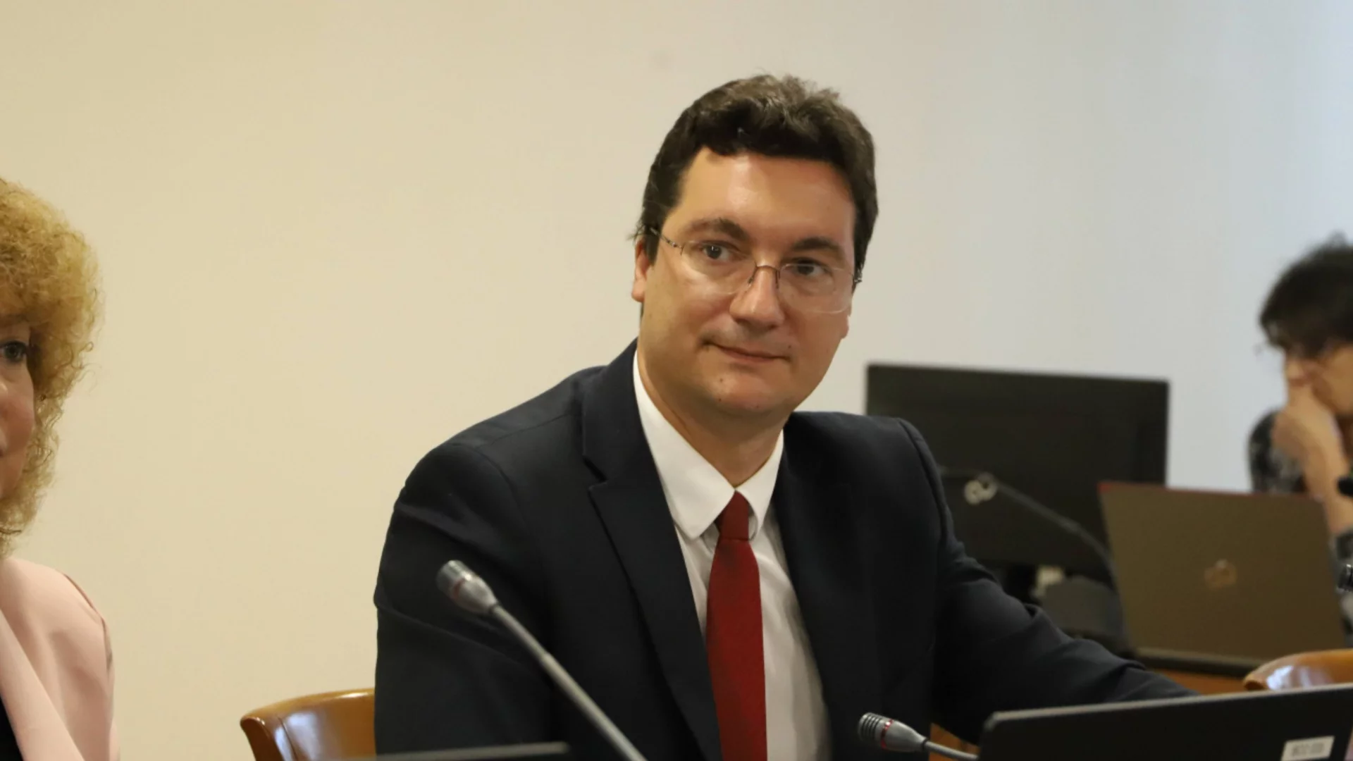 Спорът за еврото: Крум Зарков обясни защо е напуснал президента Румен Радев 