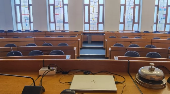 „Терзиев се гъне като мокра връв“: Скандал и обвинения между ГЕРБ, ПП и „Синя София“