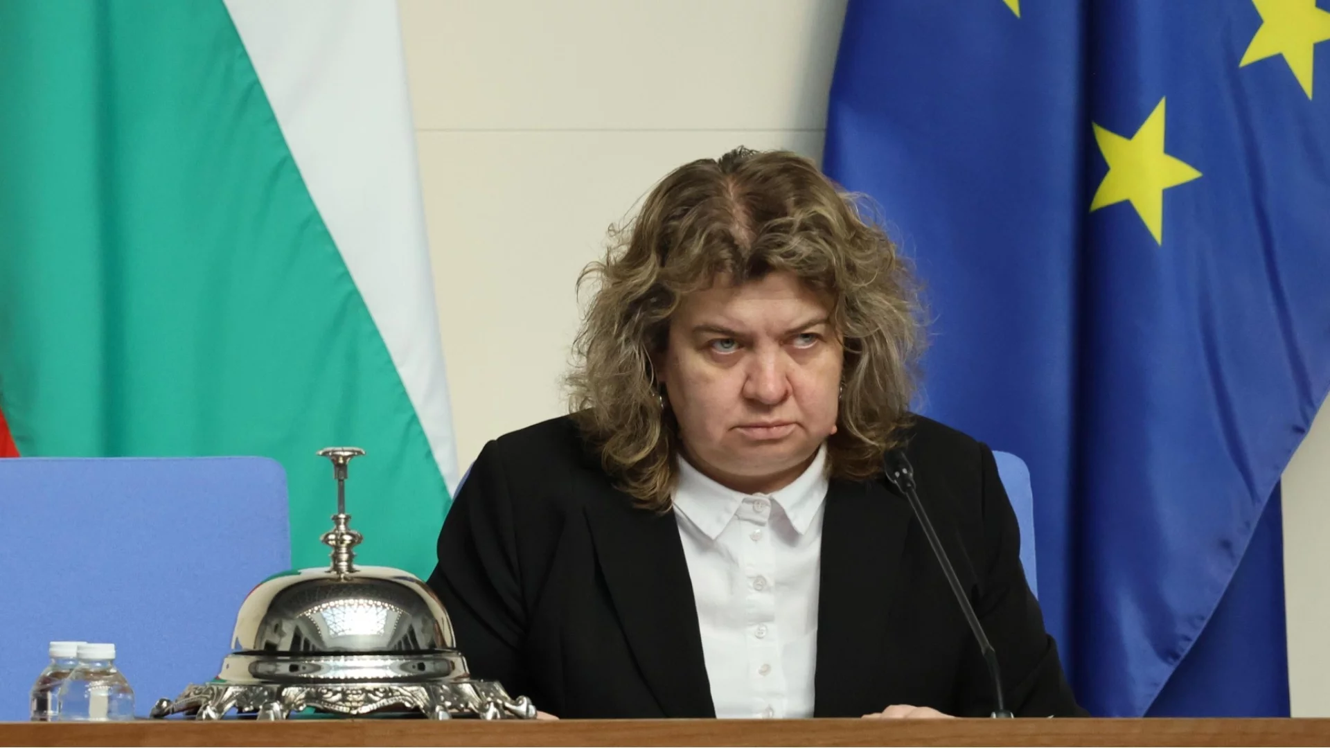 Киселова спаси премиера от въпрос ще продължи ли да дава пари за градския транспорт в София
