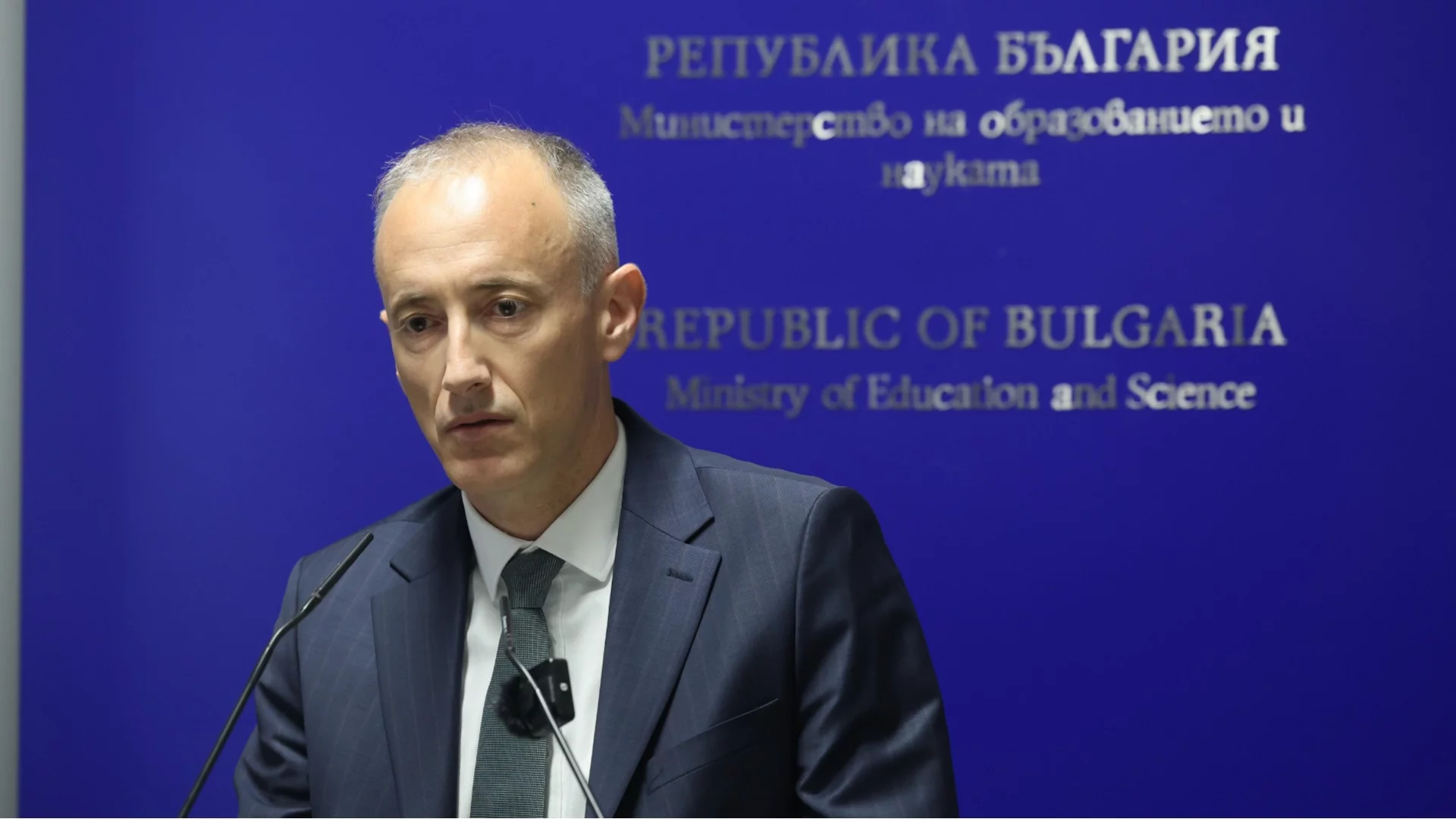Блокада на матурите няма да има: Просветният министър със съвети към зрелостниците