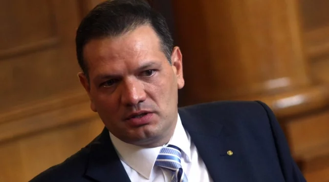 Конституцията не го е предвидила: Петър Славов обясни за референдума на Радев