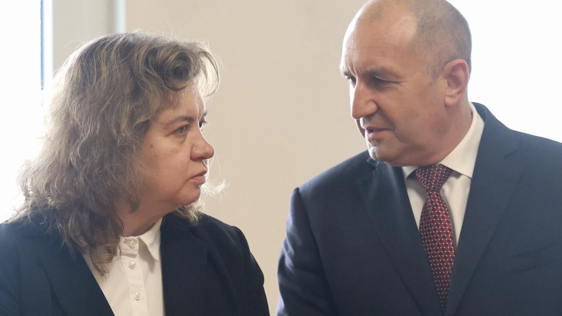 Вдига ли й президентът: Киселова каза кога за последно е говорила с Радев (ВИДЕО)