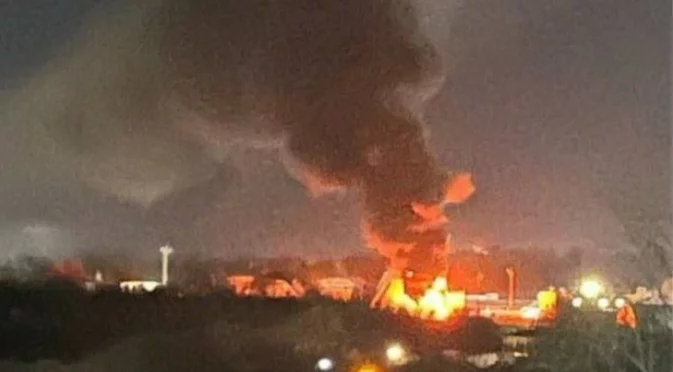 Санкциониран от САЩ руски военен завод пламна след нощна "визита" на дронове (ВИДЕО)