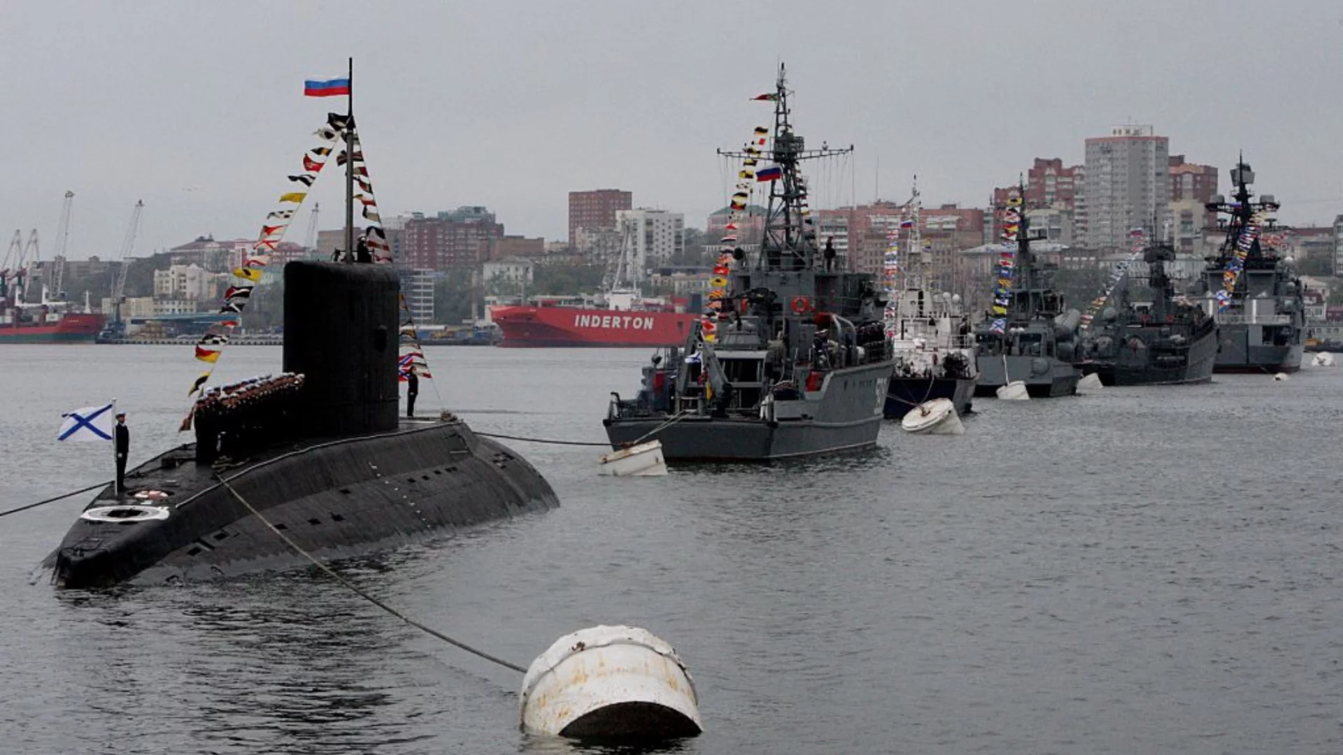 На Острова взимат мерки: Подводници без екипажи срещу руския "сенчест флот"