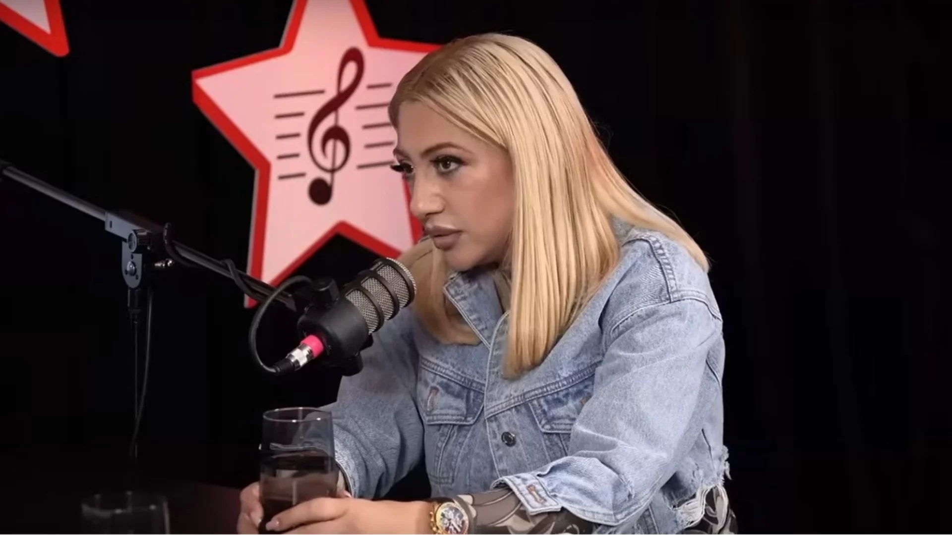 Роксана с история като от филм: Танцувала на магистралата