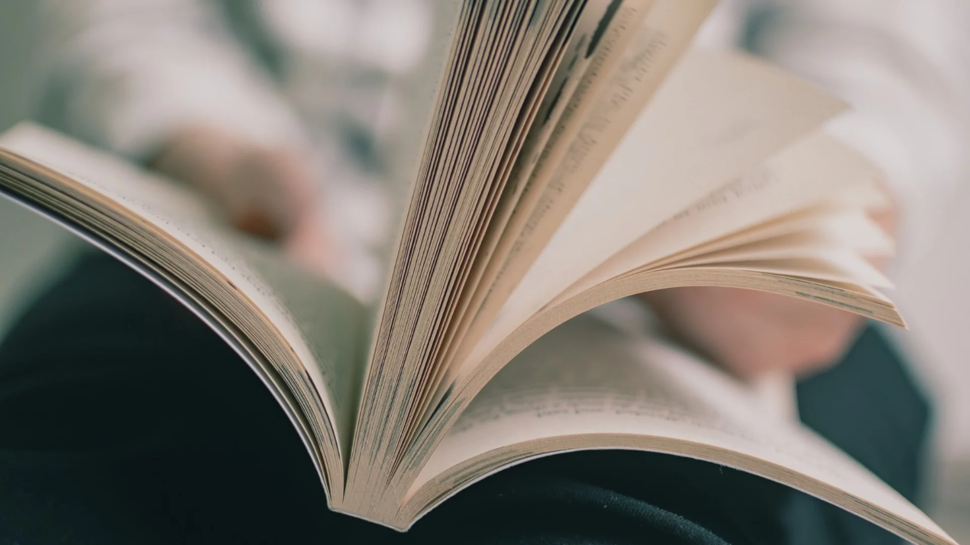 Над 43% от българите не са прочели нито една книга през 2024 г., 75% не са стъпвали в библиотека