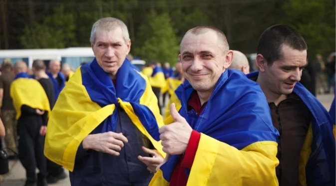 Най-голямата размяна на военнопленници между Русия и Украйна е факт: Какво стана във фаза №1? (СНИМКИ)