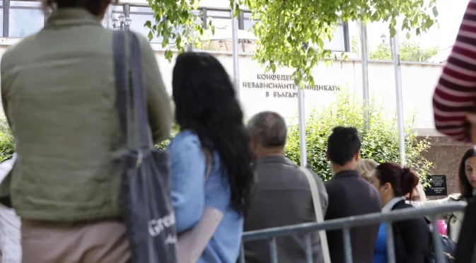 Заради транспортната блокада: Граждани на протест срещу синдикатите (СНИМКИ)