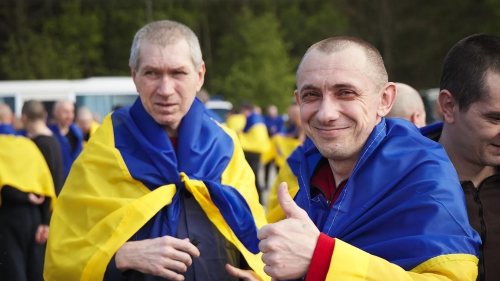Още украински войници се прибраха у дома (ВИДЕО и СНИМКИ)