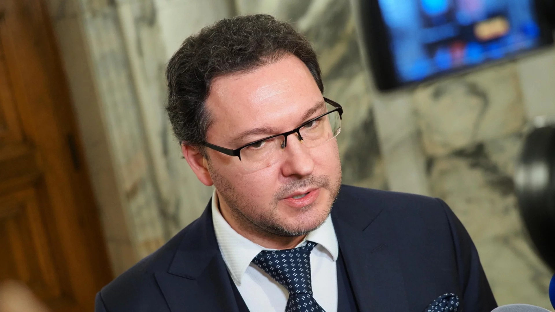Очакват се оставки: Митов с проверка за 30 000 икони, с които МВР ще предотвратява катастрофи