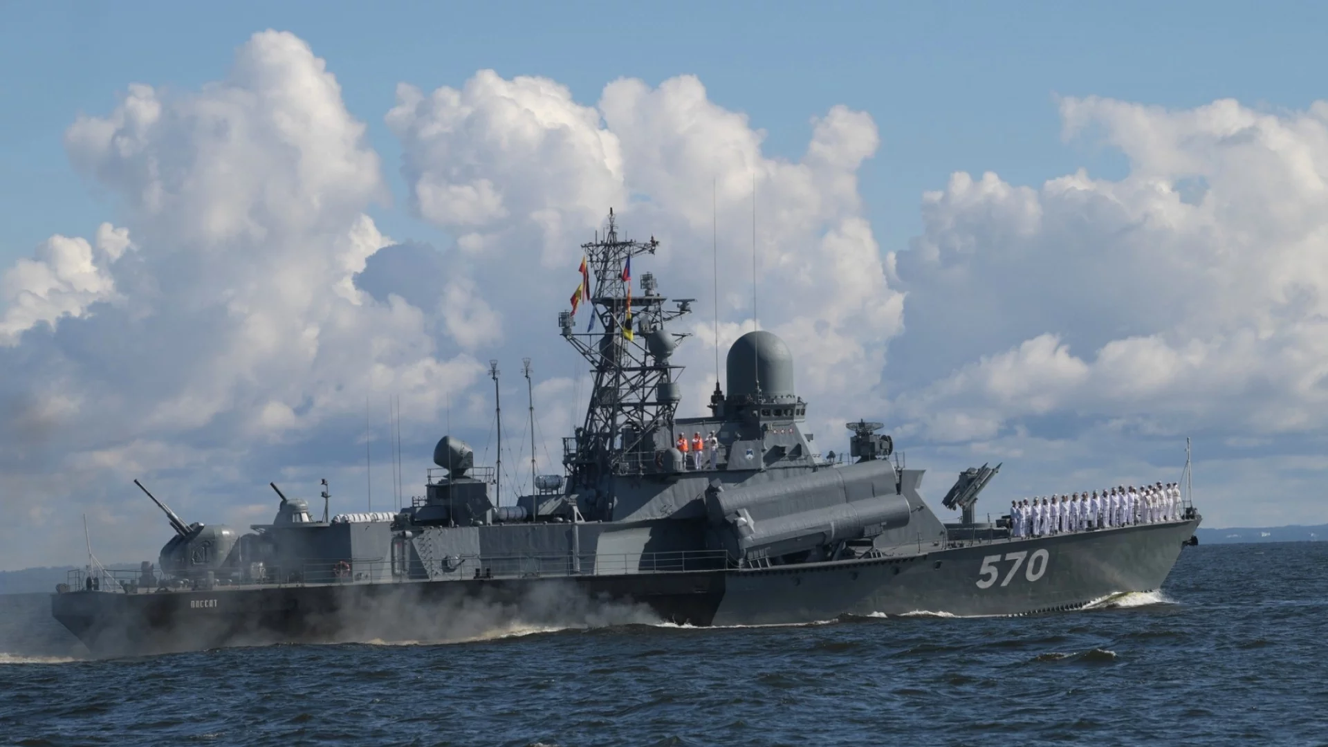 Финландия предупреди за Балтийско море: Руски военен ескорт за руския петрол и сенчестия флот