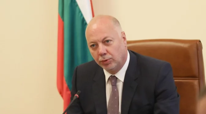Желязков ще участва в дискусия за финансовата грамотност и еврозоната