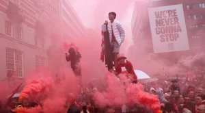 КОШМАР в Ливърпул! Кола помете фенове на парада (ВИДЕО)