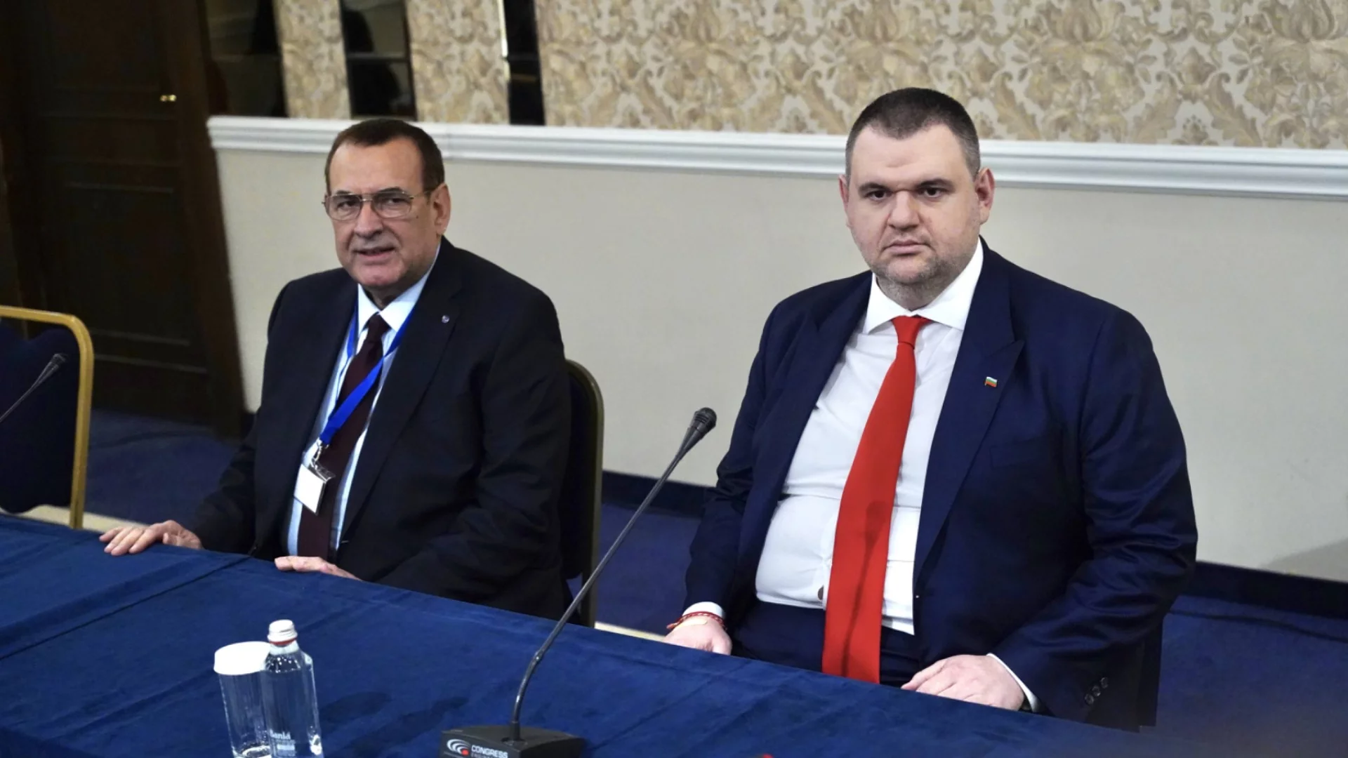 "Няма обединение": Чакъров сам е решил да премине в отбор "Пеевски", твърдят близки до Доган