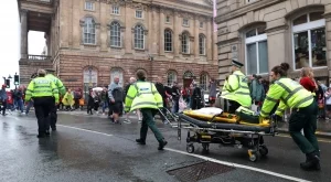 Ливърпул е в шок след кървавото нападение: 27 са в болница, дете е в критично състояние