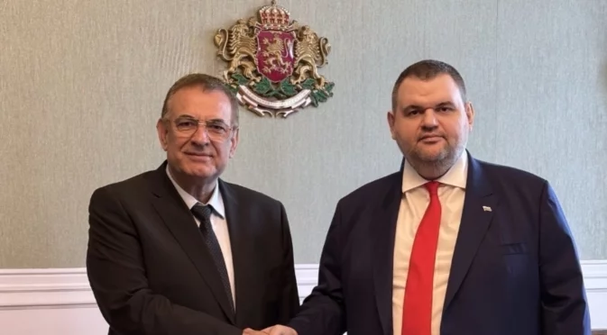 ДПС пак ще е едно? Чакъров подаде оставка, Пеевски е едноличен лидер