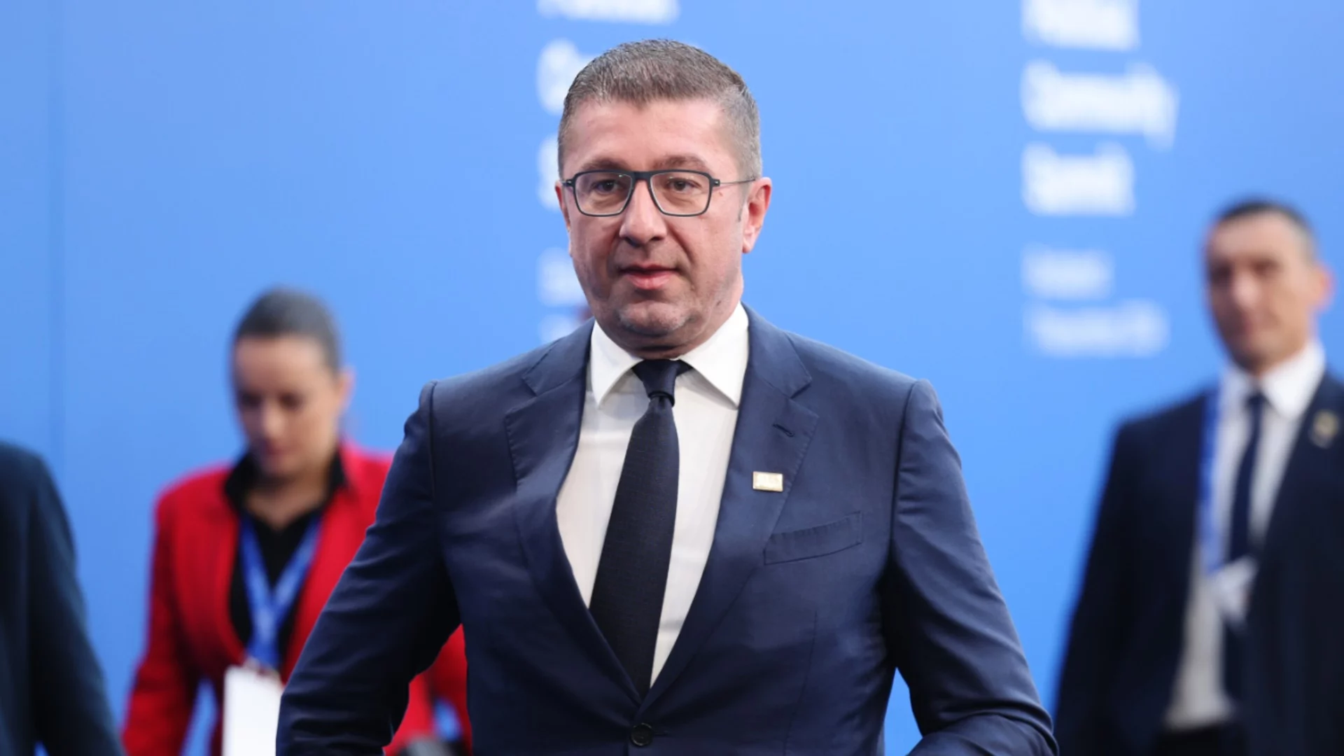 "Противниците са срещу НАТО и ЕС": Мицкоски иска ЕП да приеме резолюция за "македонския език" 