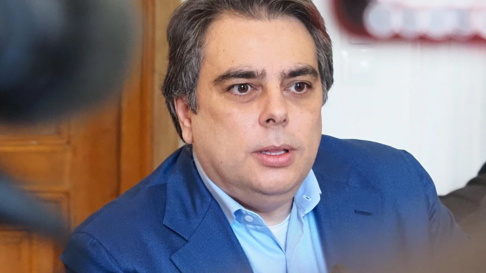 "Може би и икономическите съветници ще го напуснат": Асен Василев за Радев и еврозоната (ВИДЕО)