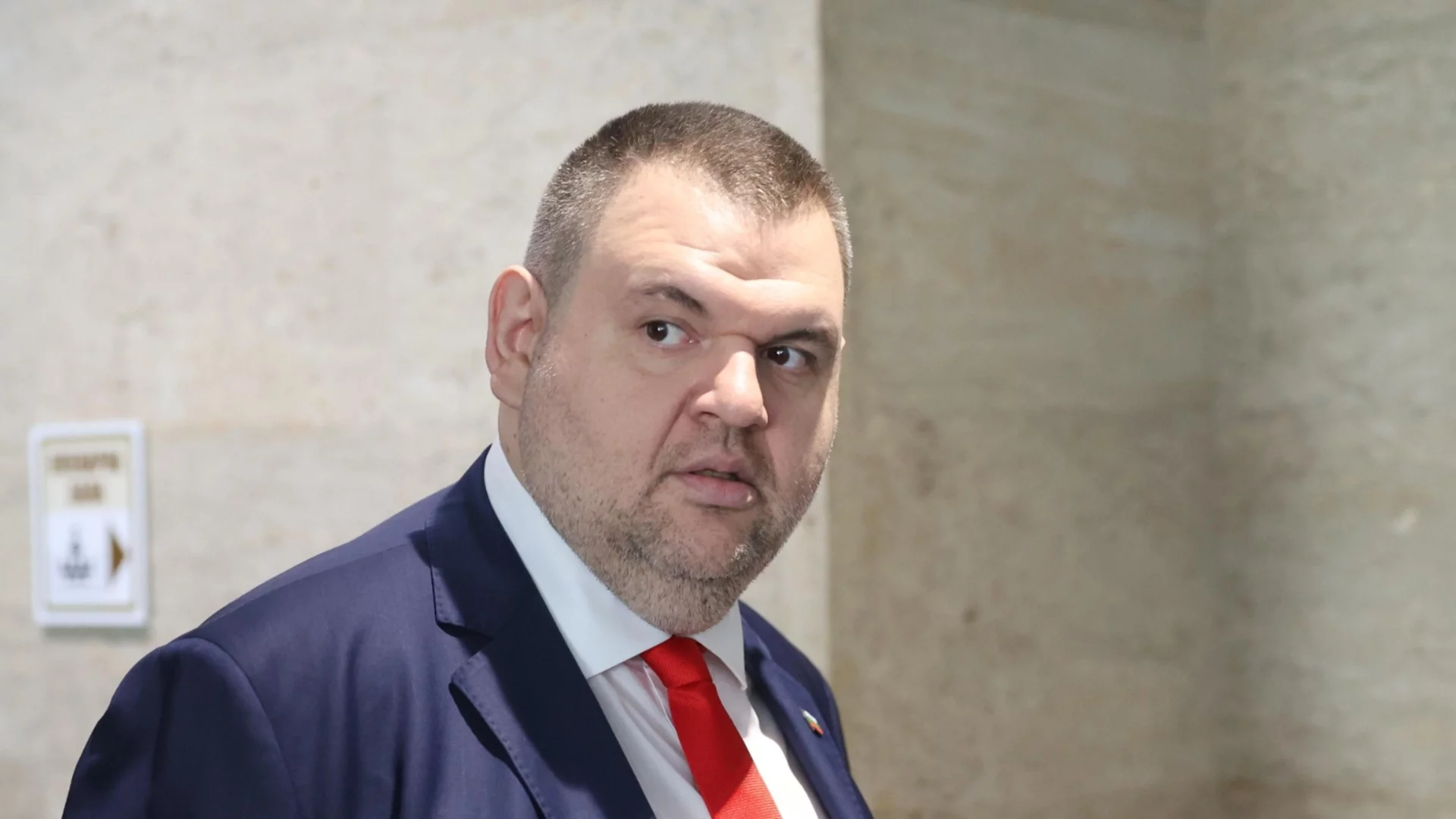 Пеевски: Чакъров се прибра, където беше