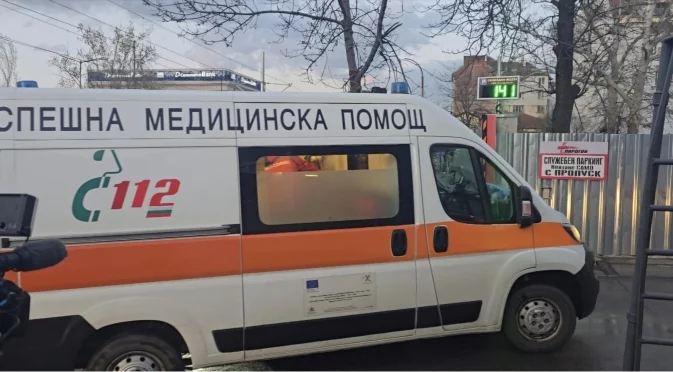 Абсурден случай: Откраднаха линейка докато лекарите преглеждат