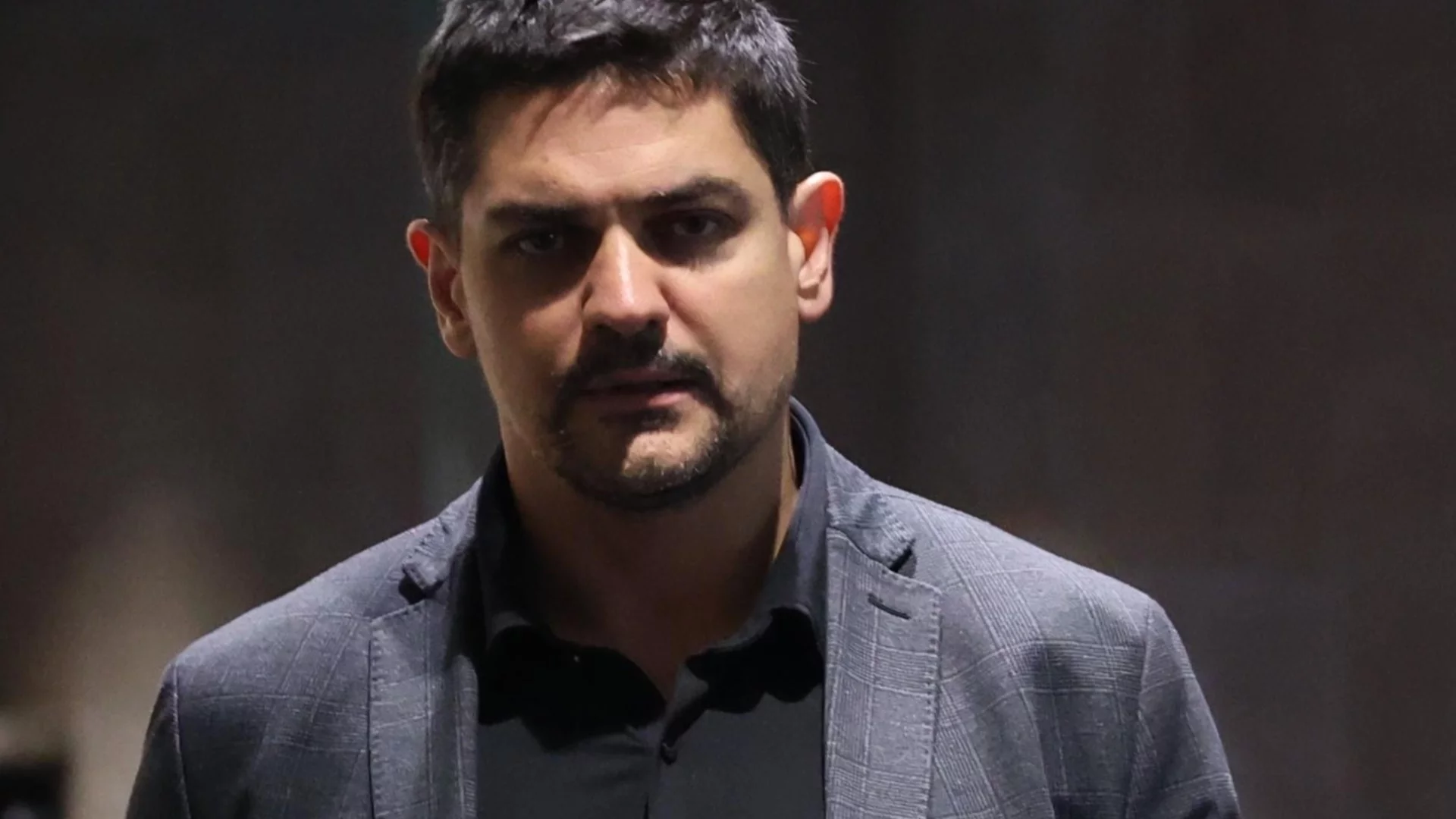 "Те дори не се бият като хората": Радостин Василев за напрежението в зала