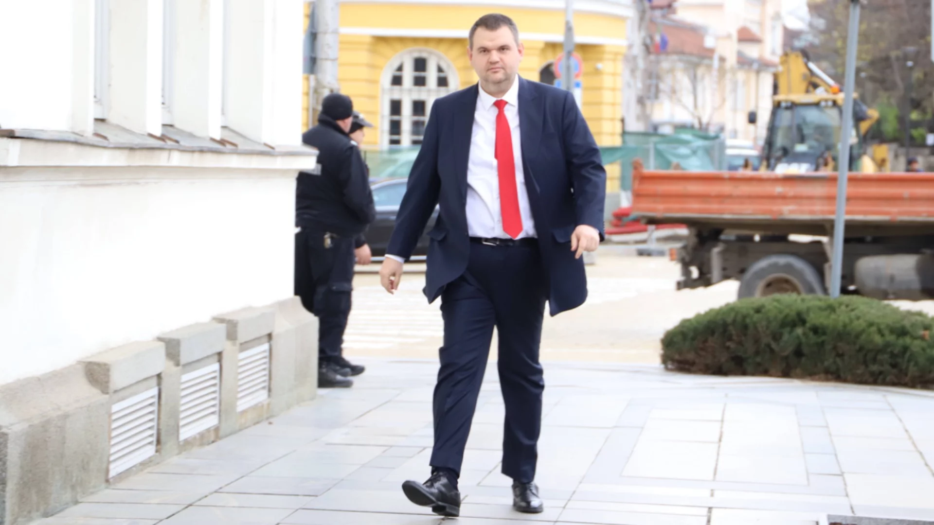 Пеевски вече превзема и централите на ДПС в страната