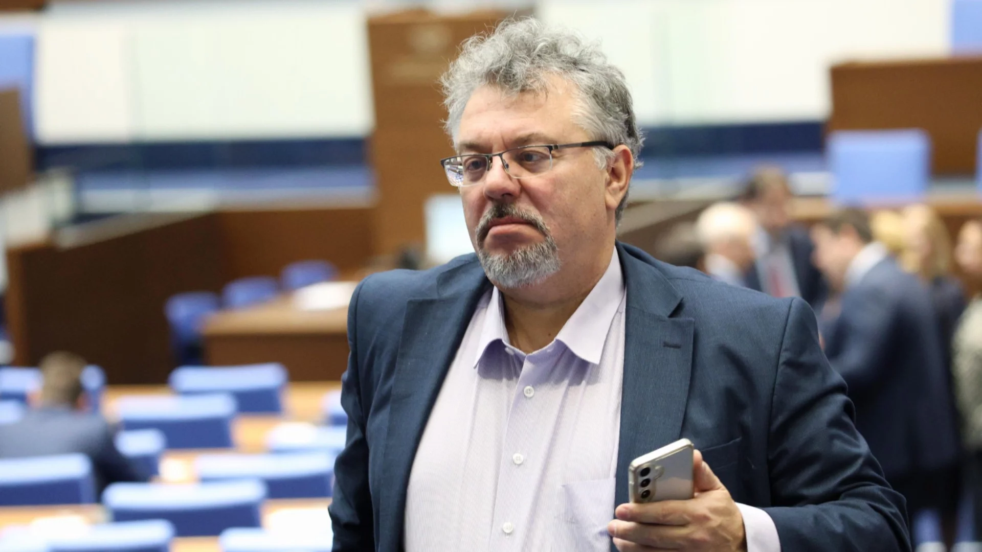 "Лижеше подметките на Путин": Нов скандал между Манол Пейков и "Възраждане"