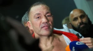 Промоутър, измамил Майк Тайсън, ще организира мача на Кобрата