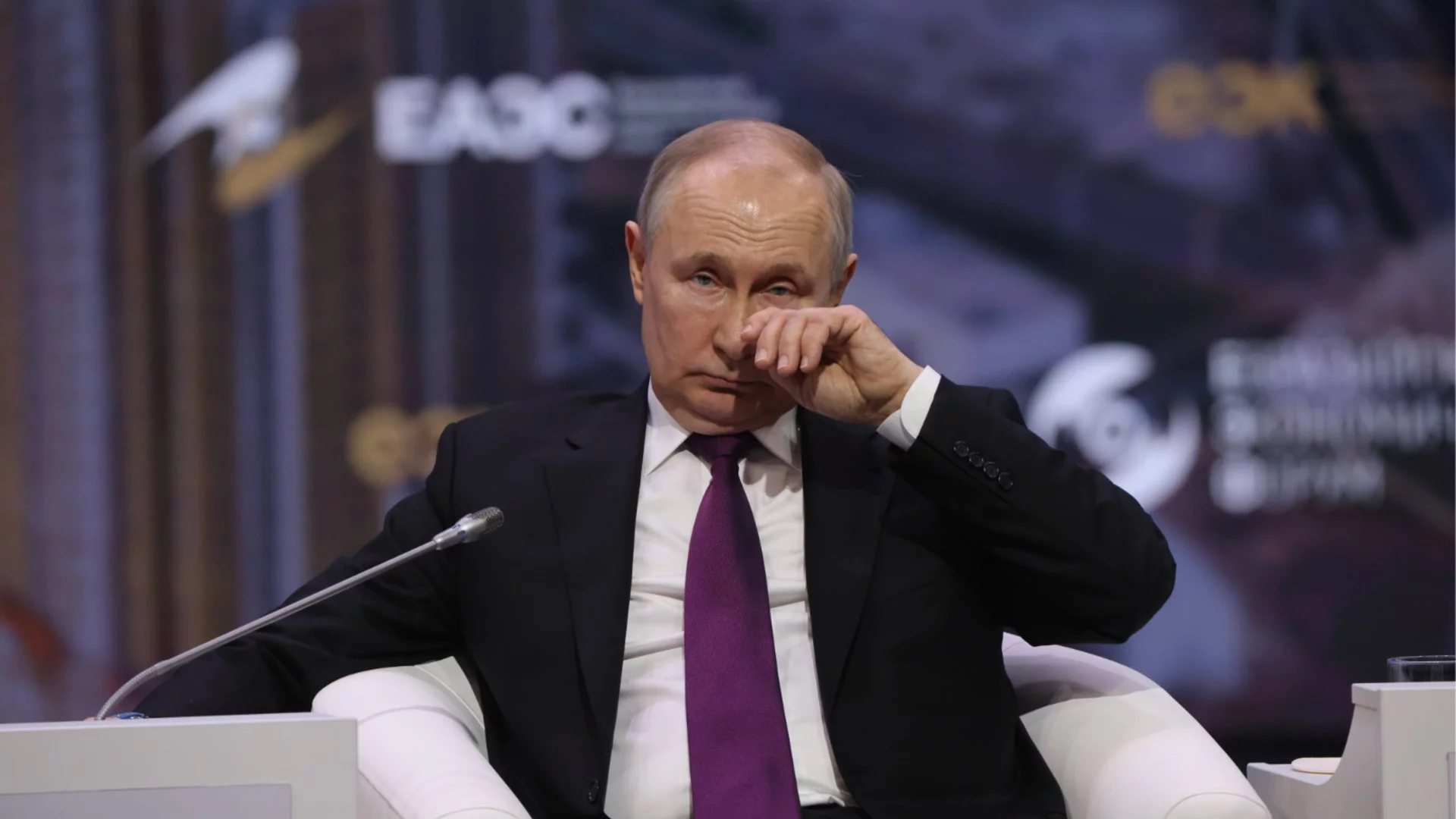 Сравнения на Путин с Хитлер - руски съд забрани подобни мемета (СНИМКИ)