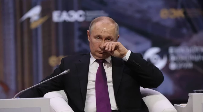 Сравнения на Путин с Хитлер - руски съд забрани подобни мемета (СНИМКИ)