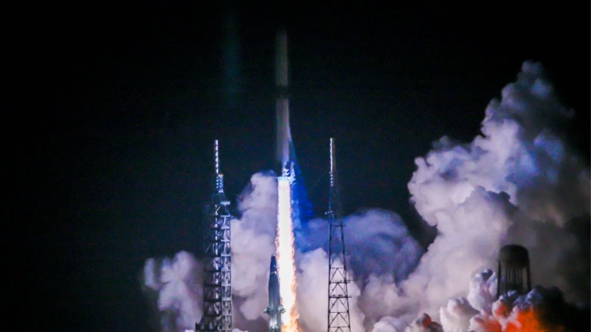 Китай конкурира Мъск: Изстреля ракета като SpaceX (ВИДЕО)
