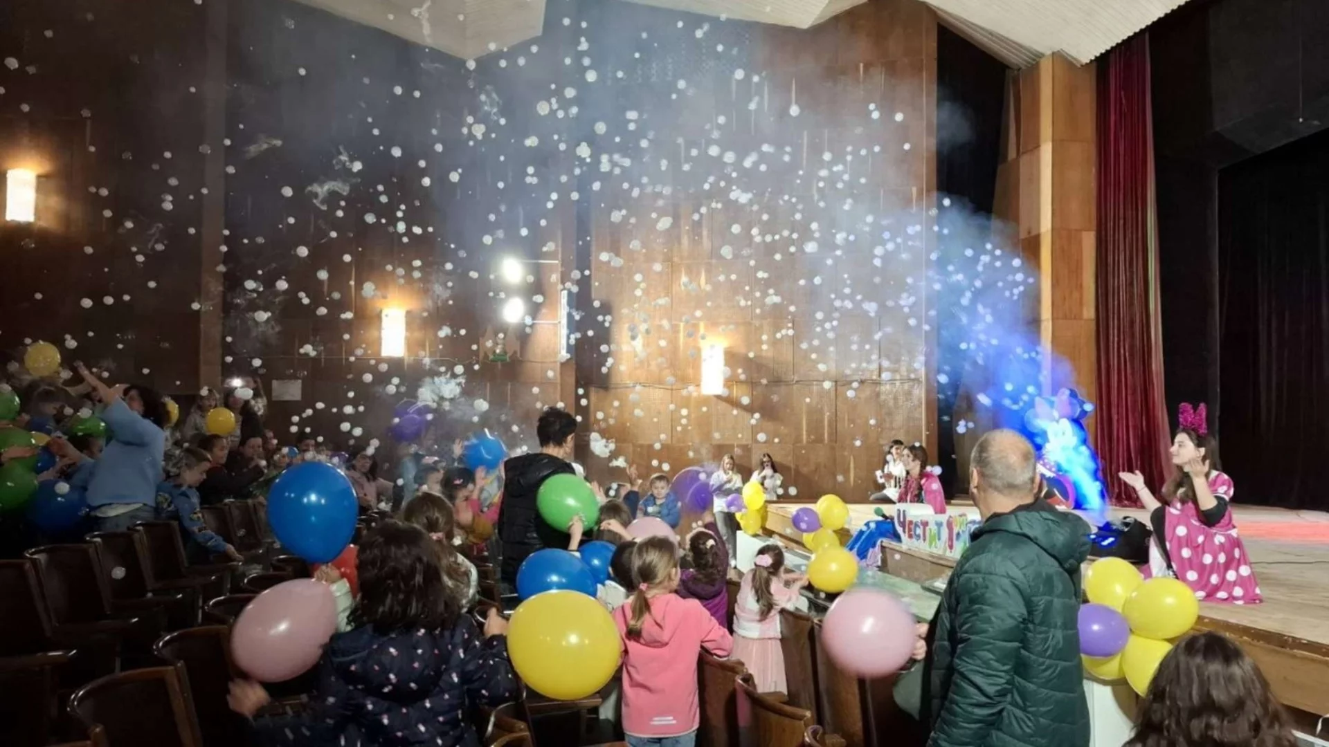 Тетевен отбеляза Деня на детето с усмивки, музика и пъстри балони