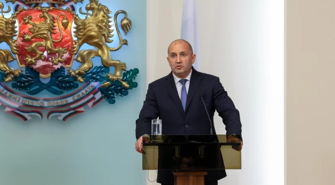 Каза ли Радев, че ще прави партия в разгара на протестите срещу еврото? Говори бивш негов съветник