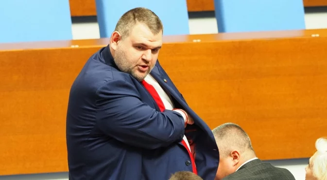 Божидар Божанов: Пеевски трупа сила, за да свали кабинета и да стане премиер