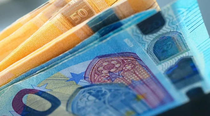 Еврото с рязка промяна в курса в началото на седмицата