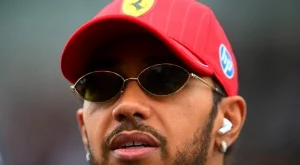 Люис Хамилтън достигна дъното във Ферари