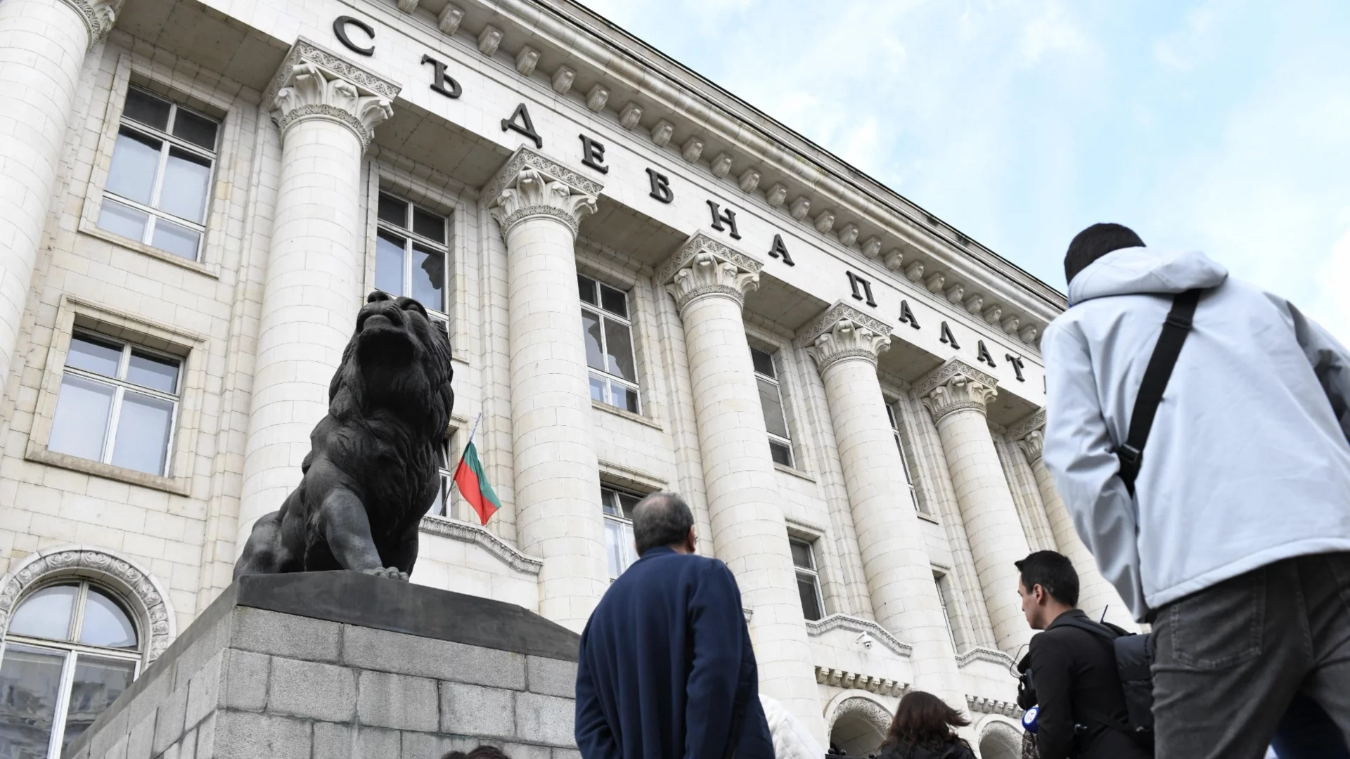 "Не струваме 10 лева": И адвокатите излизат на протести в цялата страна