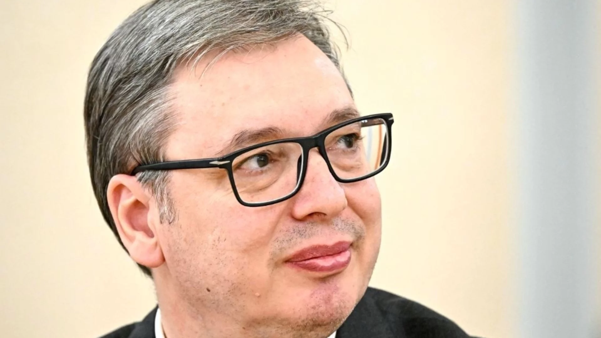 Протестиращите студенти пяха "Кукавица" под прозорците на Вучич