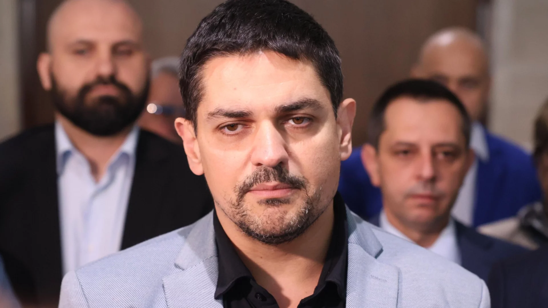 "Подписи просто така не даваме": МЕЧ за вота на недоверие на ПП