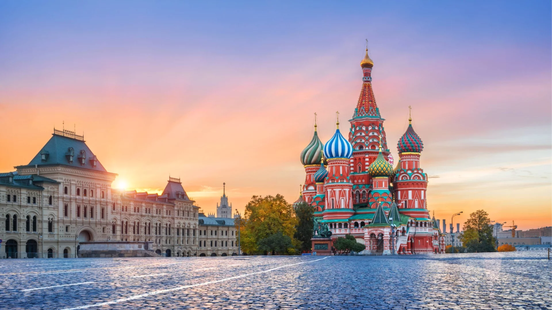 Служителят на Тръмп, закрил агенцията за борба с дезинформация, се оказа свързан с Кремъл