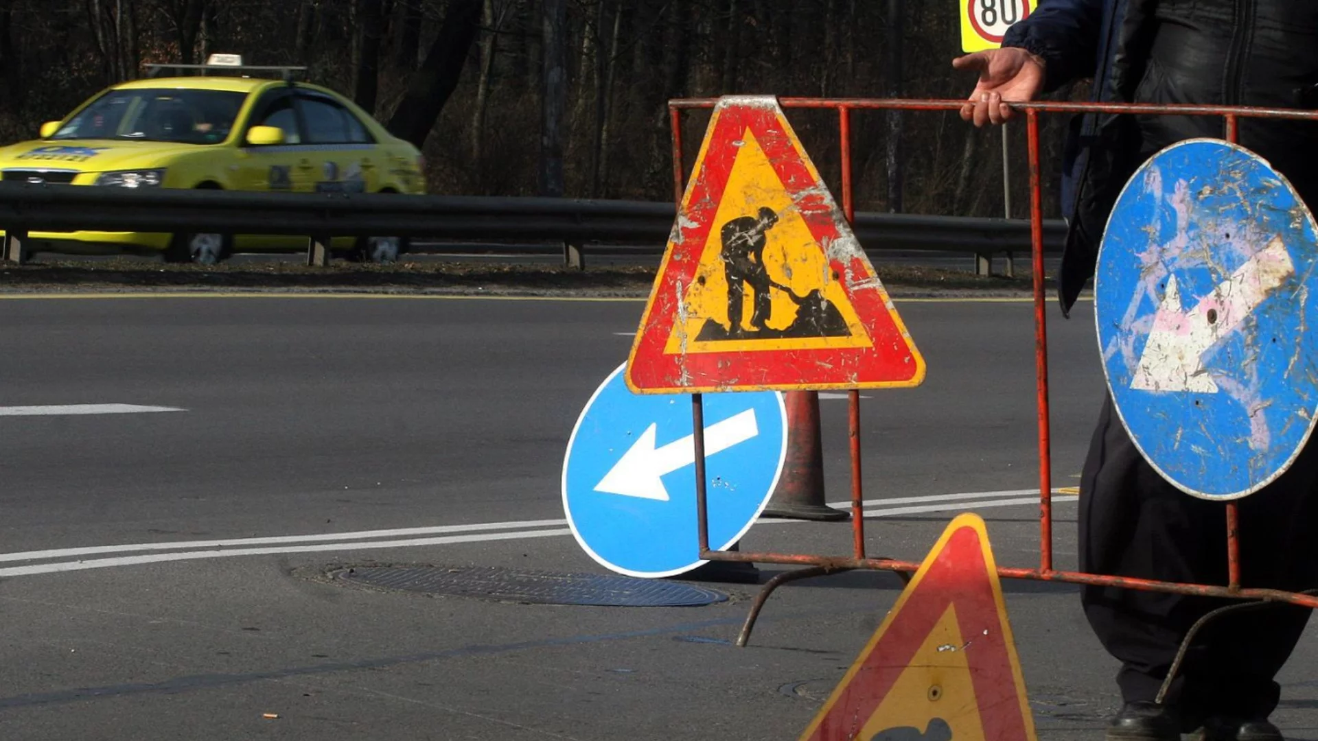 Започна кърпенето на улици в Самоков
