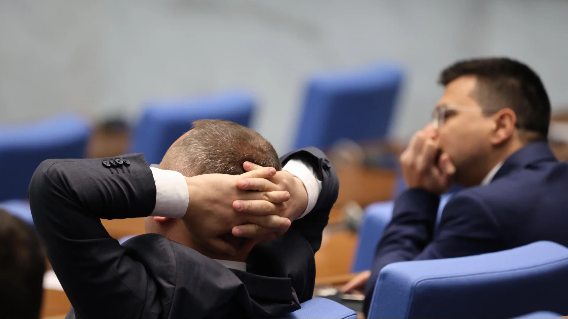 Хората на Доган останаха и без ръководни позиции в парламента