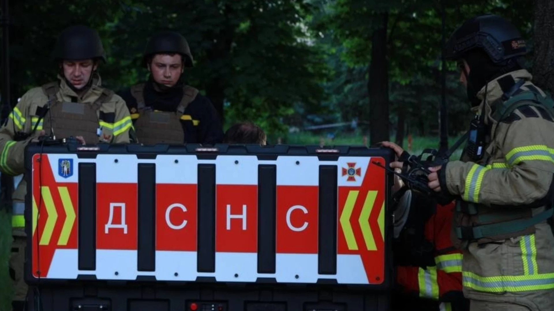 "Бебето викаше, беше живо": Спасител в Украйна загуби семейството си при руска атака в Прилуки (СНИМКИ, ВИДЕО)