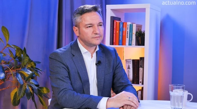 Когато си тръгнал в една посока, не може на всяко кръстовище да се озърташ наляво-надясно