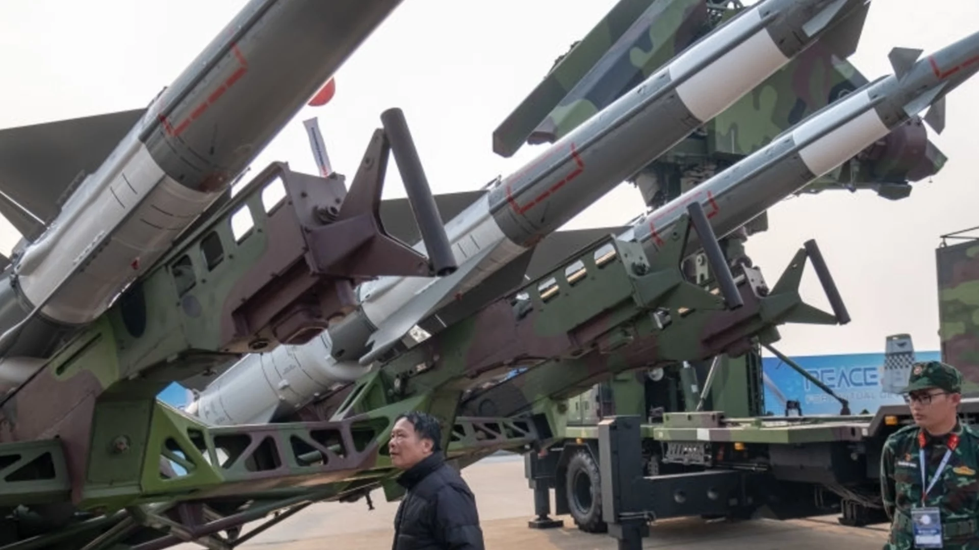 Стига с "тормоза": 21 китайски военни самолета край Тайван, Тайпе реагира