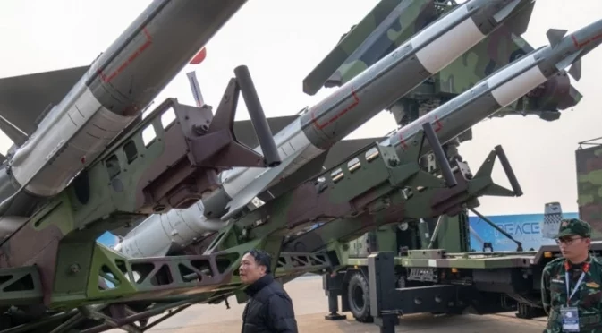 Стига с "тормоза": 21 китайски военни самолета край Тайван, Тайпе реагира