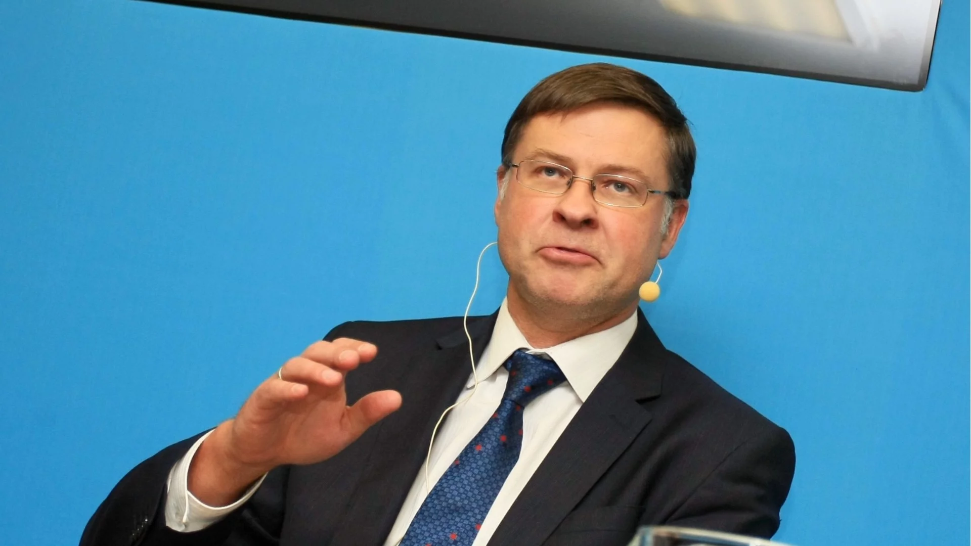 Валдис Домбровскис: Еврото е привлекателна валута, а еврозоната става все по-силна