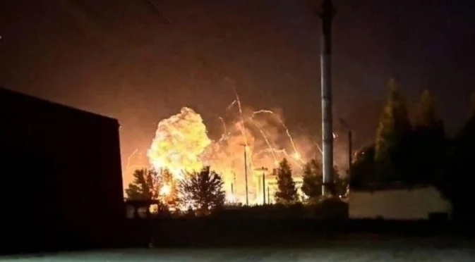 Война на дронове и ракети: Пламъци при руски военни летища, Русия удари тежко Киев (ВИДЕО)
